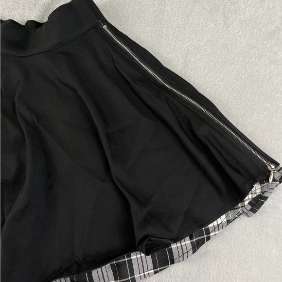 Kisidoo Women's black full zip short skirt size medium - Picture 2 of 6